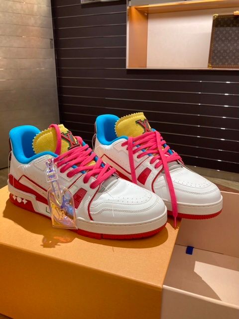 ルイヴィトン　テンポラリーレジデンシー日本限定
これカッコ良いとおもうのだけど