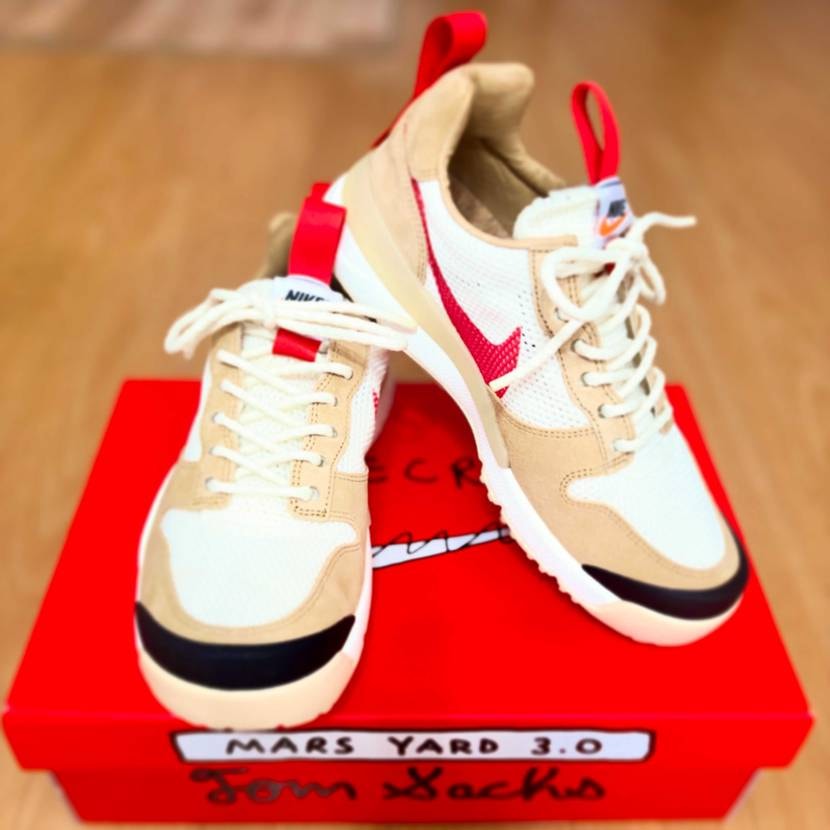 9/22に届きました。
US8です。
DunkはUS8.5を履いていますか、