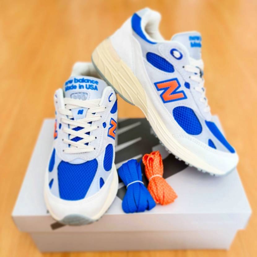 ちゃんとシューレースを通しました。
カッコいいすね〜
シ