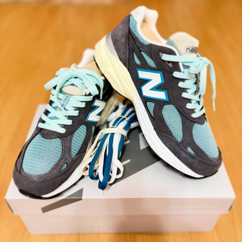 今更ながらSteelBlueゲットしました。
KITHらしい爽やかな配色ですね