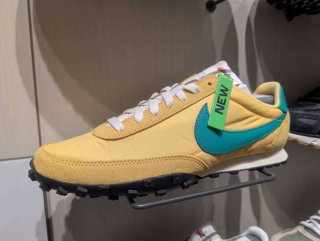 新発売のワッフルレーサー！
この配色たまらん😋
AJ11は置いてありました👍