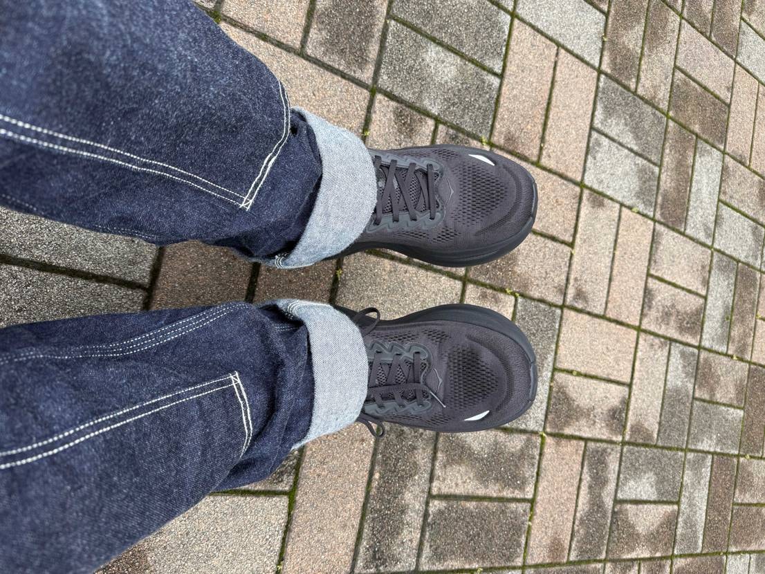 足が浮腫むので遠出用としてHOKA Bondi 9買ってみた
