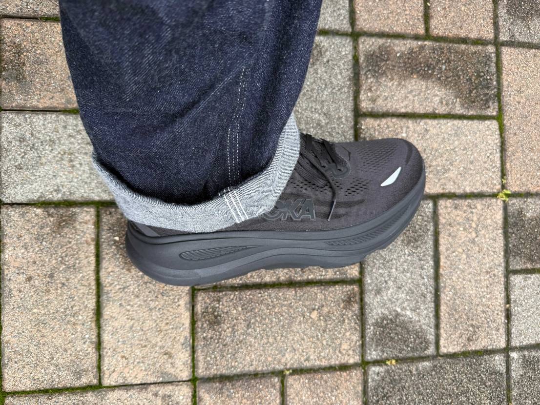 足が浮腫むので遠出用としてHOKA Bondi 9買ってみた👟
Yeezy B