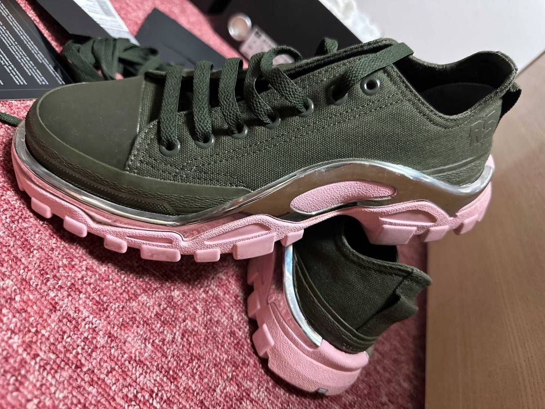 
NO DISCLAIMER 
adidas
Raf 