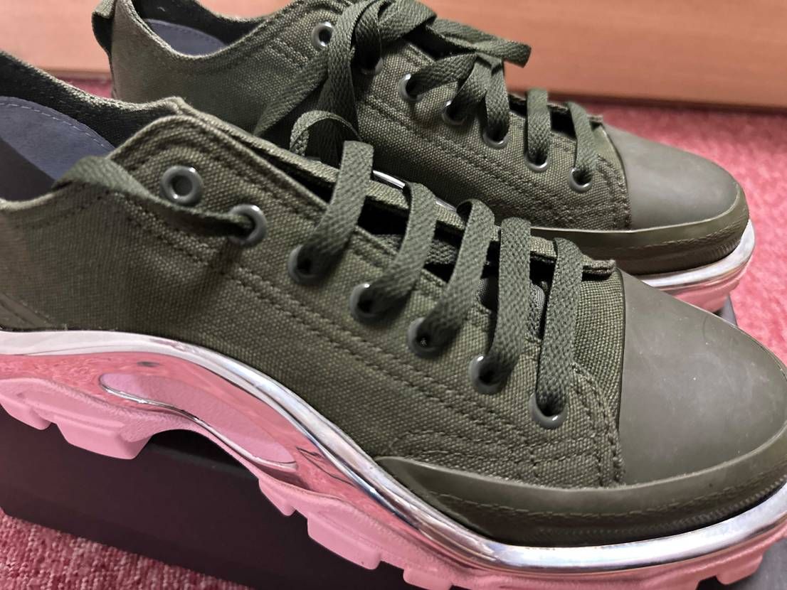 
NO DISCLAIMER 
adidas
Raf 