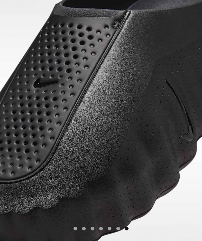 おととい発売された真っ黒のnike mind 001 とファ