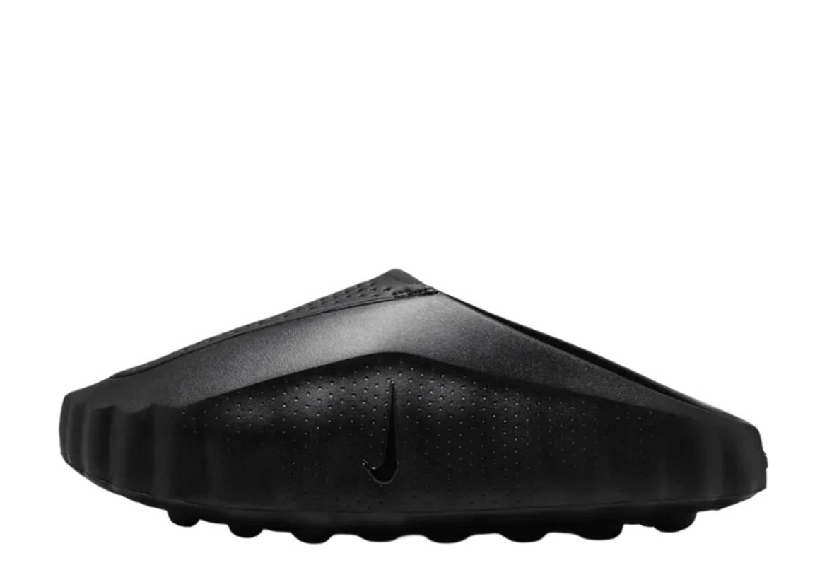おととい発売された真っ黒のnike mind 001 とファ