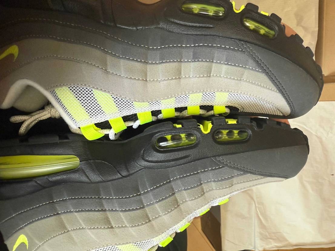 ウィメンズ着弾しました。

メンズとの違いを見比べたところ

・グラデが