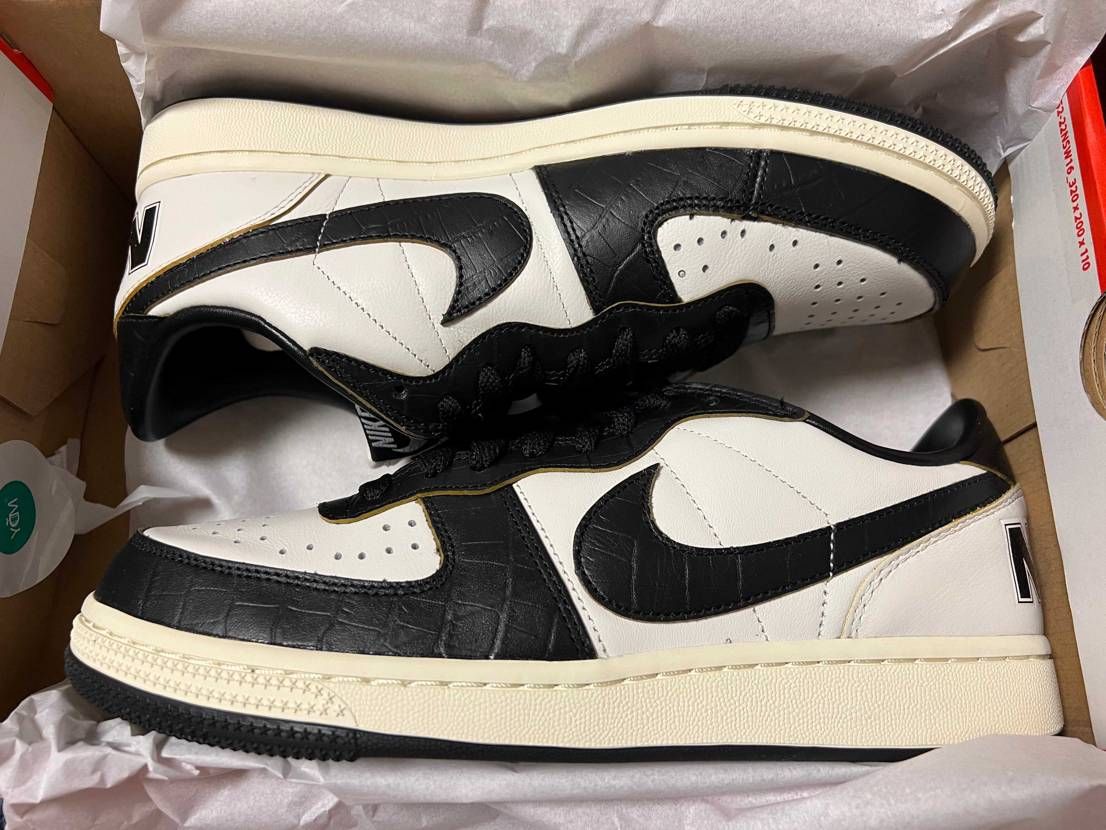 NIKEフラッシュSALE50%OFFゲット品、第一弾着弾。白黒まずカッコいい、