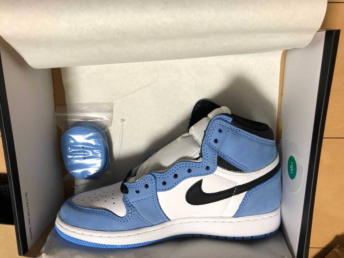 売ろうか履こうかすごい迷うー🥺
実物見たらいい！
来た時から紙が破けてて、替