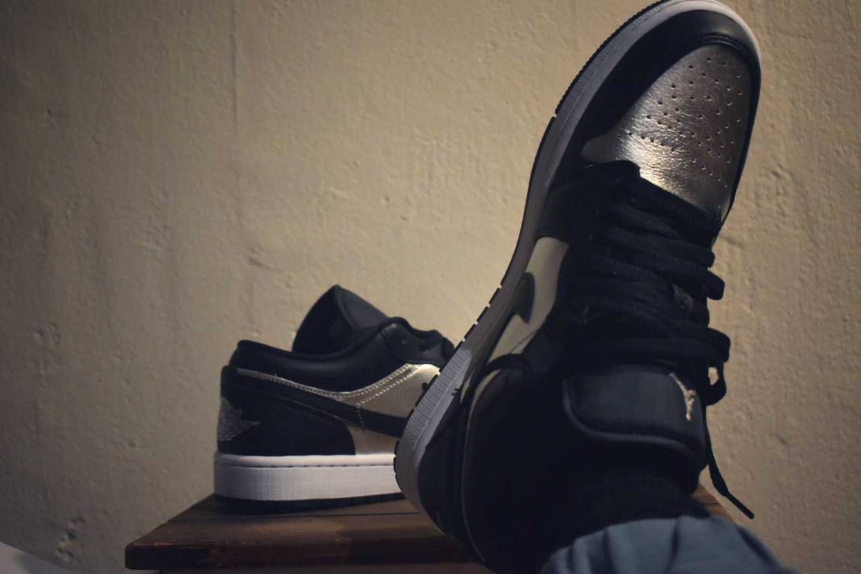 見てくれ！買ったで！めちゃくちゃカッコいいでこれ...

aj1lowマジで