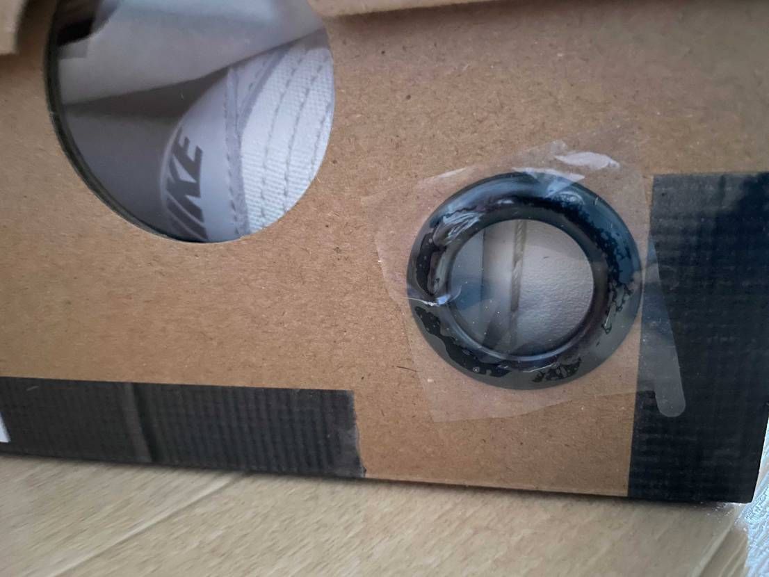 オフホワイトダンクのBOXのこの部分の剥がれそうなシールどうしてますか？自分のシ