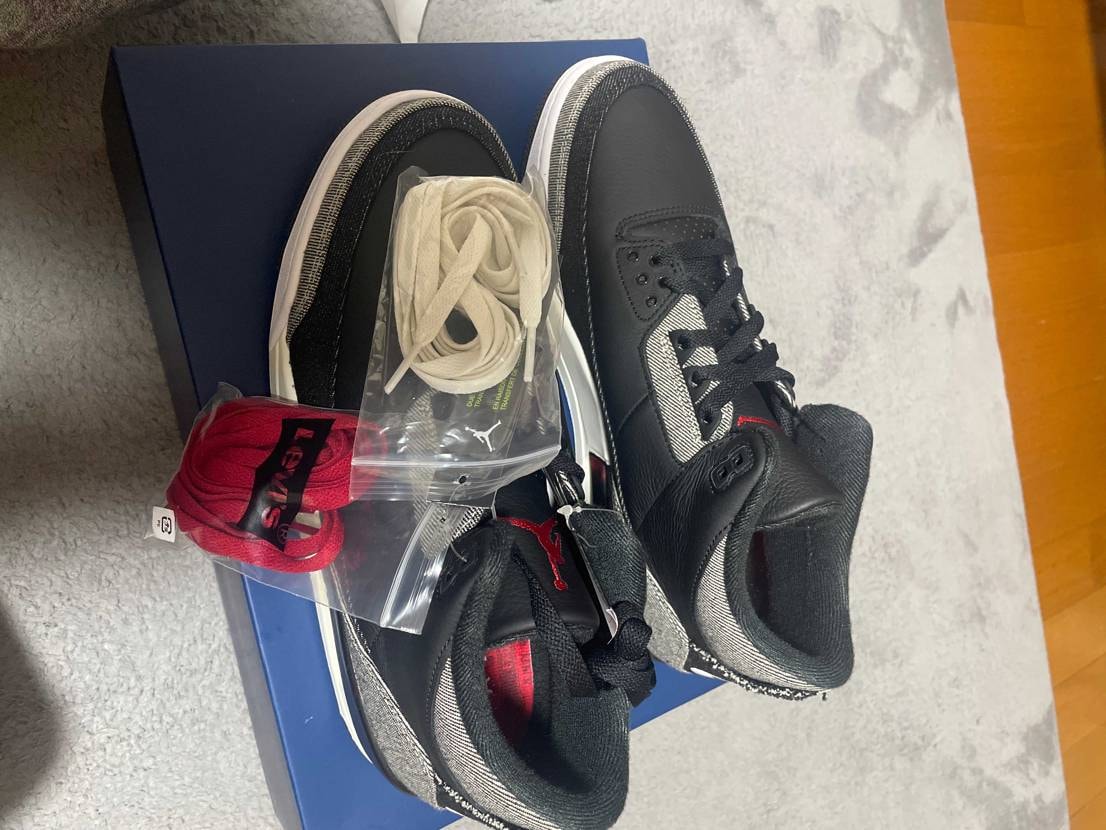 どなたか購入された方に質問なのですが、リーバイスA J 3ブラックにもリーバイス