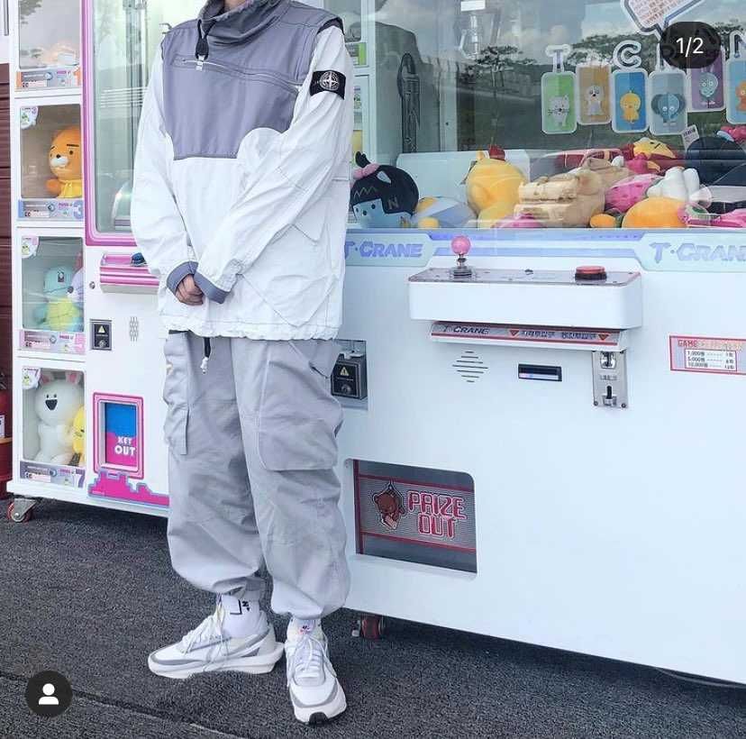 このような感じのナイロンのセットアップしたいんですけど、
おすすめのブランドあ