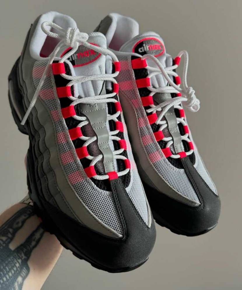 95ソーラーレッドもKITHの990v3もタヒチもみんな良さげだ