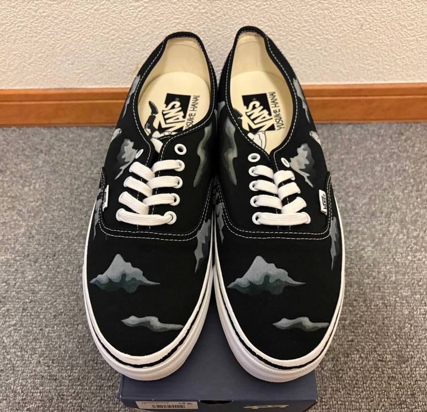 届きました！
派手派手しい柄ではないので履きやすそうです。