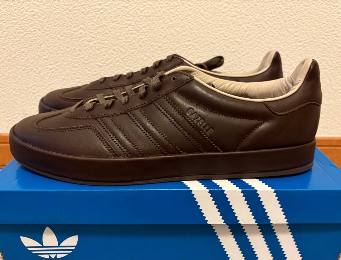 公式のセールでさらに20%オフクーポンを使用して購入。
全面レザーで質は良さそ