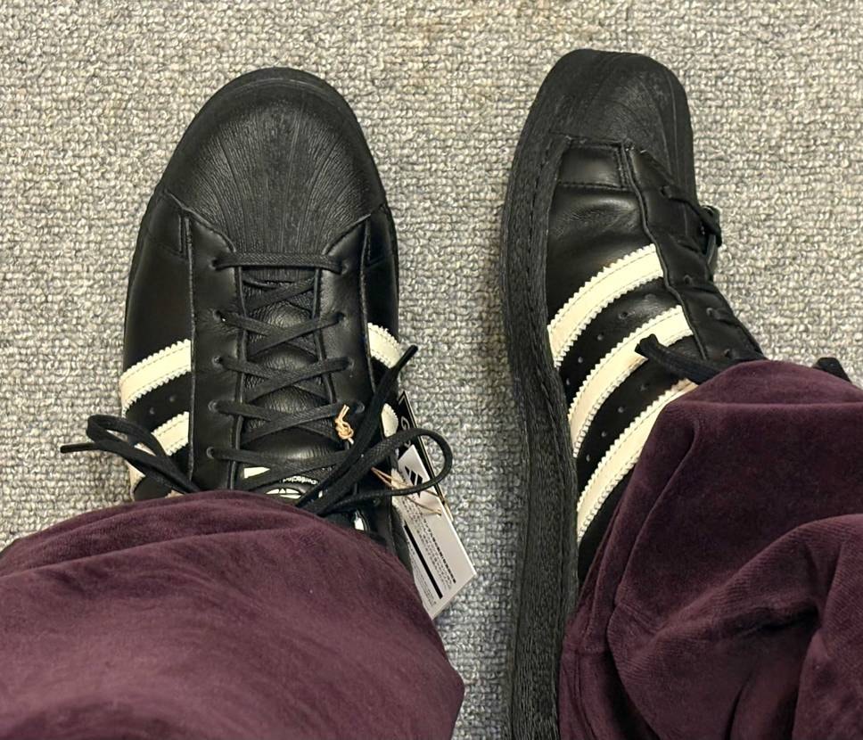 注文した翌日に届くとはさすがadidasさん。
率直に良い