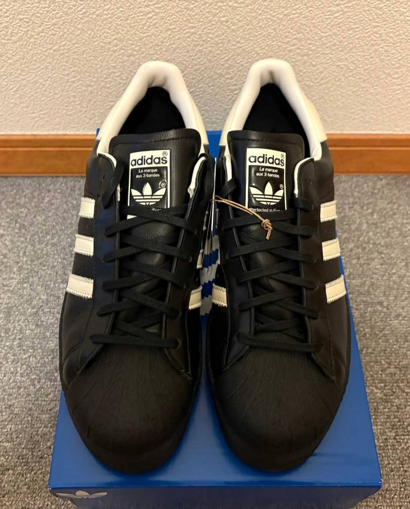 注文した翌日に届くとはさすがadidasさん。
率直に良い