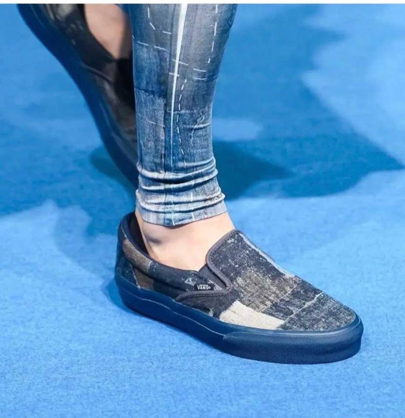 なかなか気にいるスリッポンがなかったけど、これは良いかもしれない。
サイズ展開