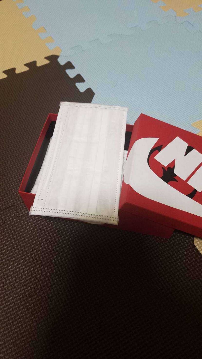 赤箱‼️




中身はマスク🎵
マスク入れ作ってもらいまし