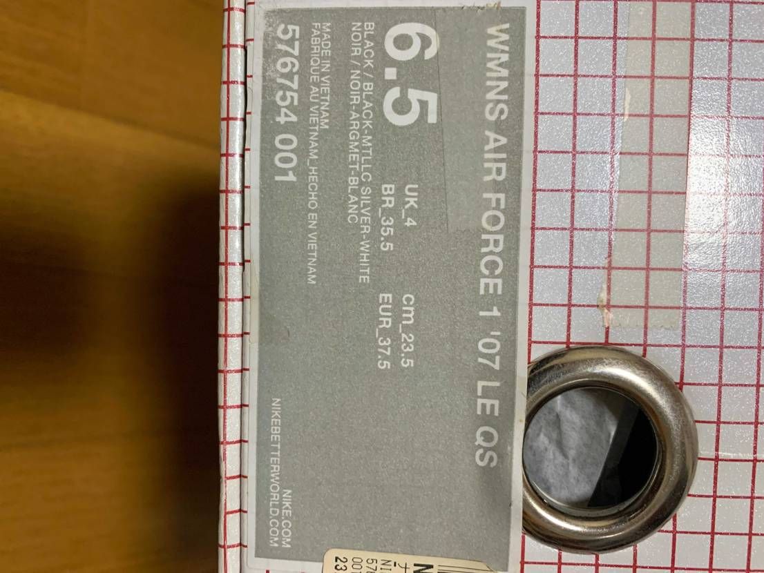 はじめまして！
バイト先で履こうと思い5年以上前にatmosでNIKE  AI