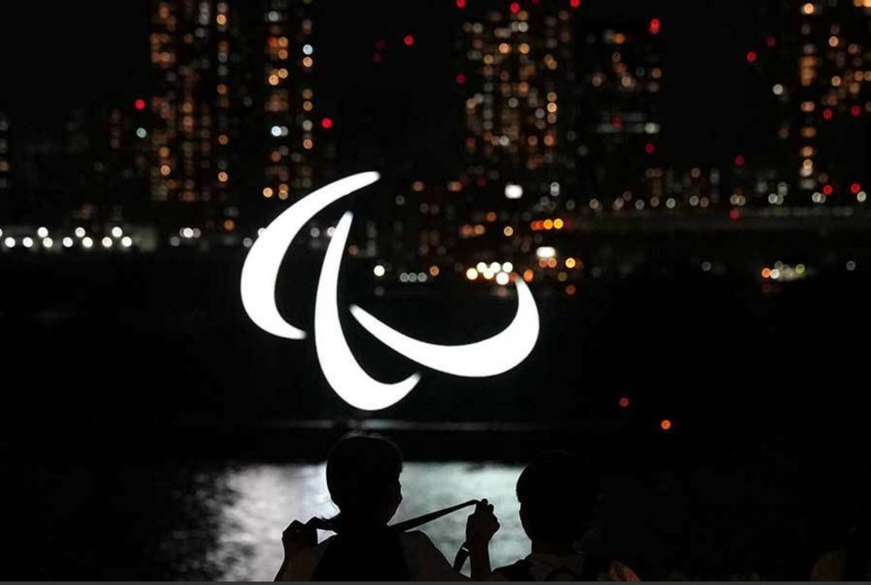 パラリンピックのマークはほぼほぼナイキのマークですね(苦笑)