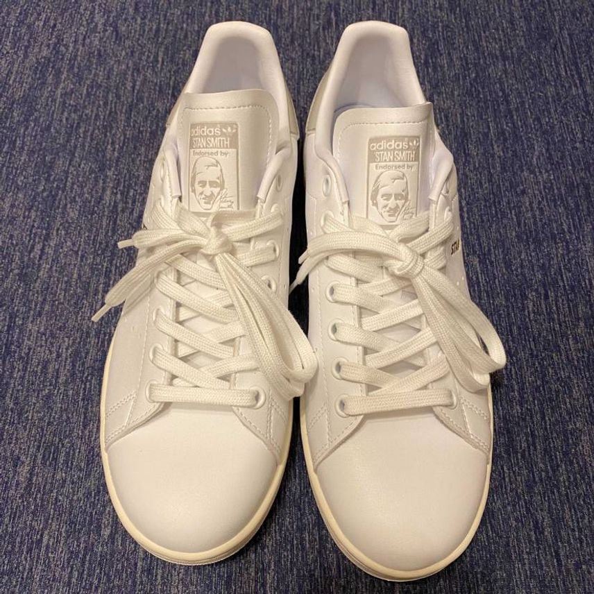 嫁さんの秋用の靴に購入👟✨
色合いが落ち着いていて可愛いです♫
気に入って