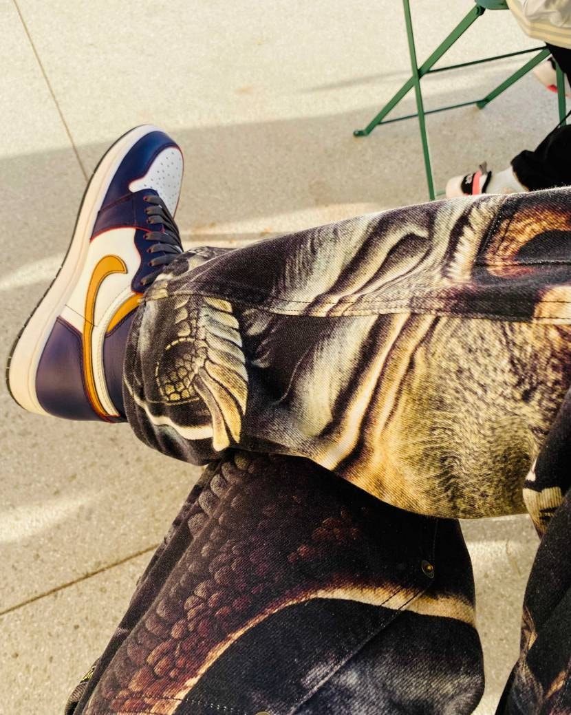 今日はやっと見つけた👖に、aj1にハマったきっかけのこの👟で