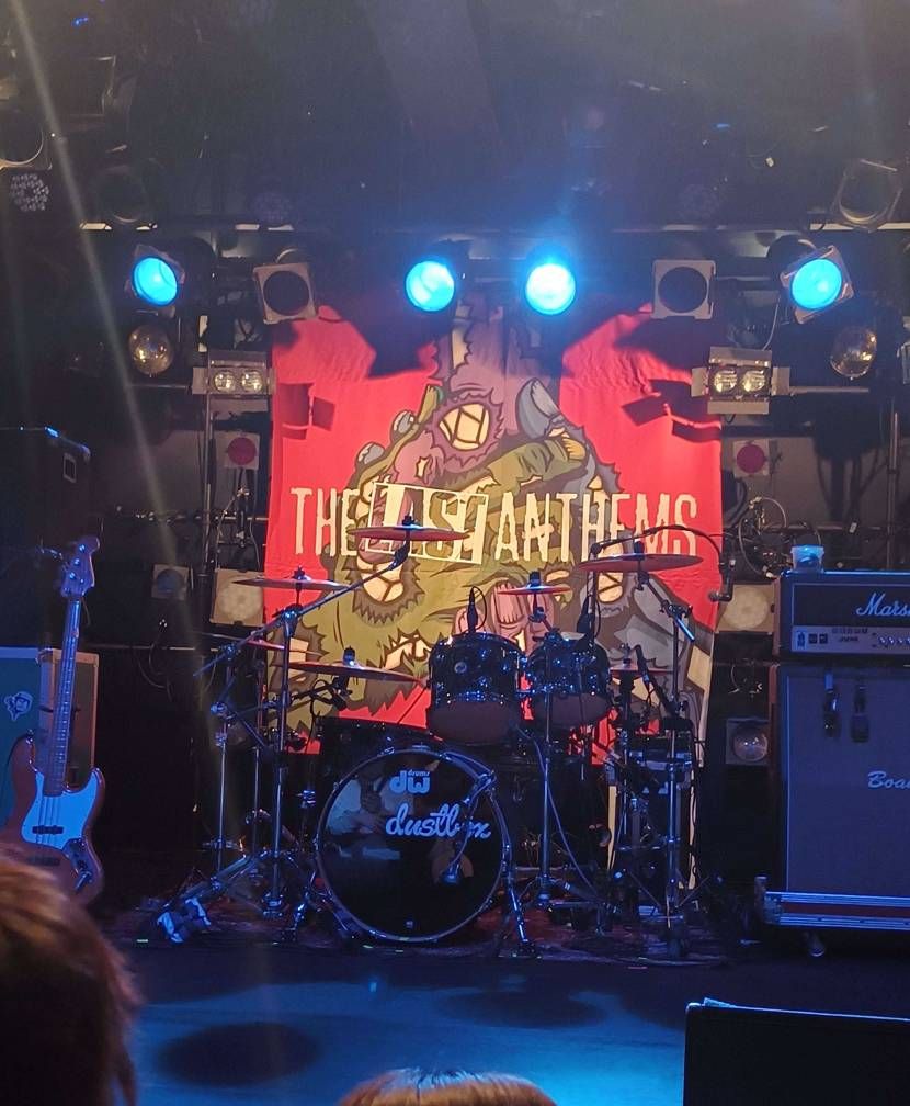 Liveでモッシュ、サークルでもみくちゃにされて汚れて、洗っ