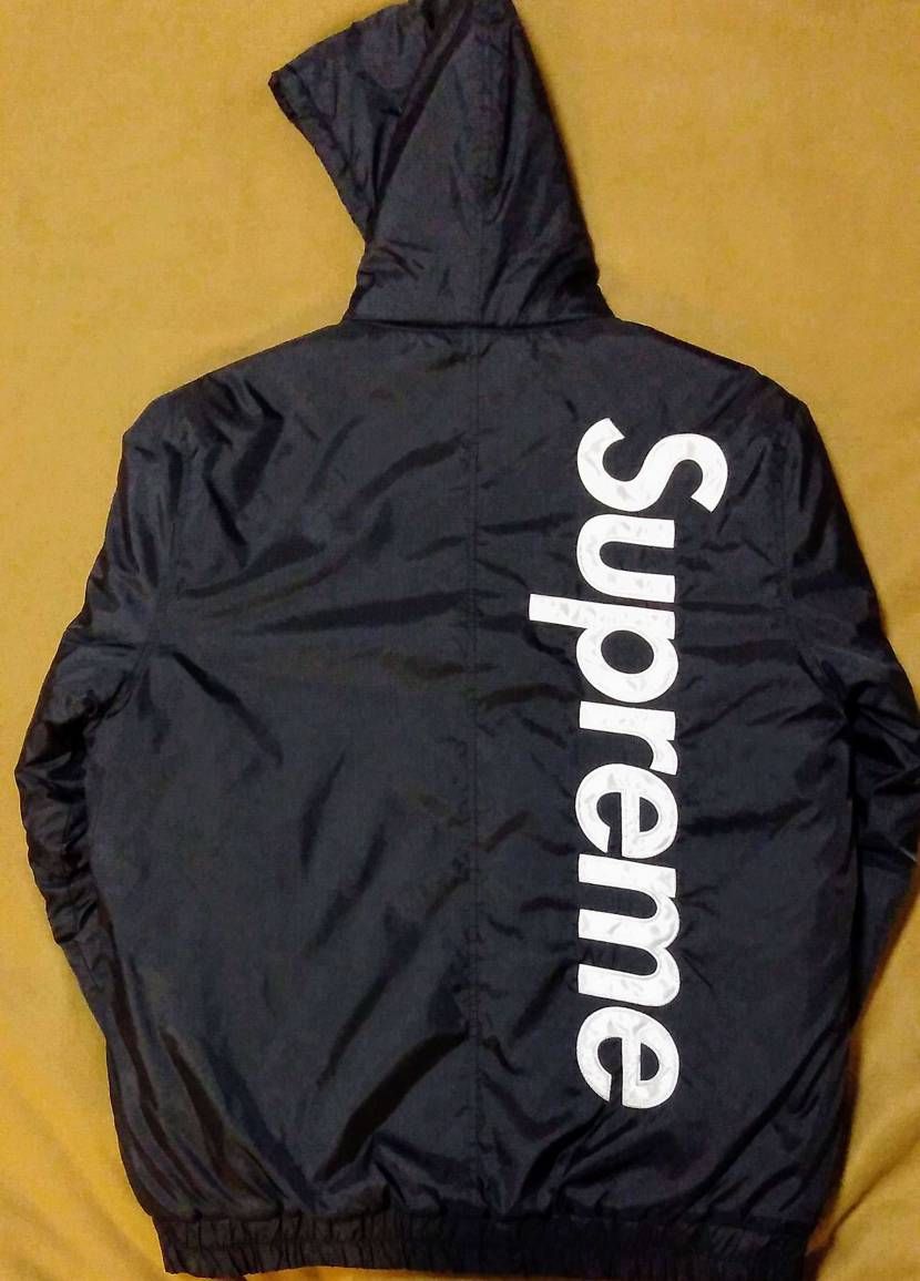 コレクション整理の為に過去のSupremeの名作出品中です。
ご興味がある方は御