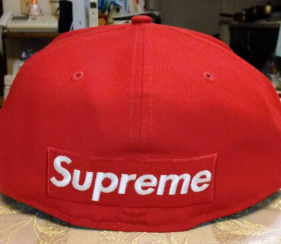 コレクション整理の為、Supremeの商品を出品させて頂きま