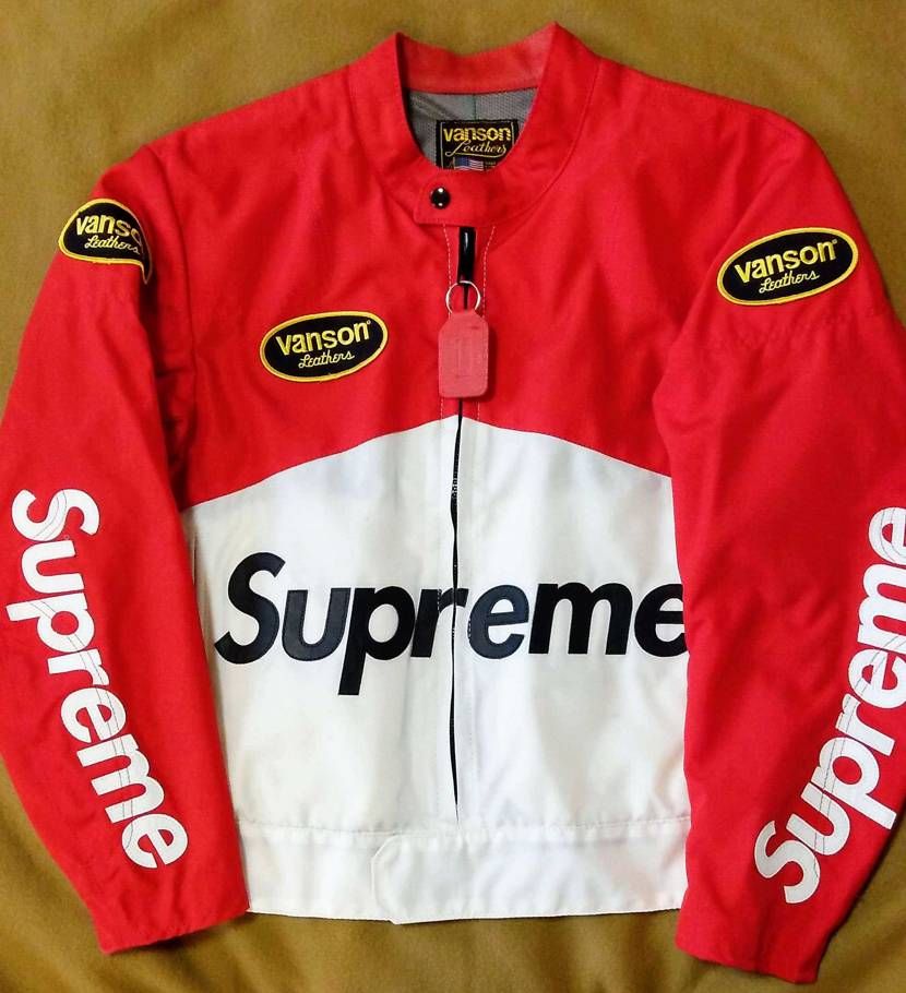 コレクション整理の為、今の時期にピッタリのSupremeのライトアウターを出品さ