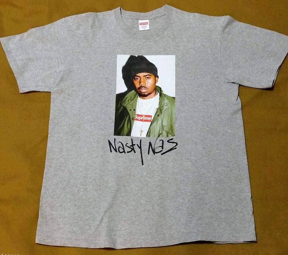 コレクション整理の為、これからの季節にピッタリのSupremeのTシャツを出品さ