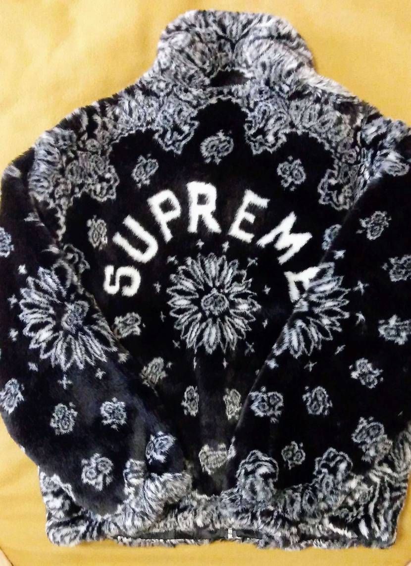 コレクション整理の為、Supremeのボンバージャケットを出