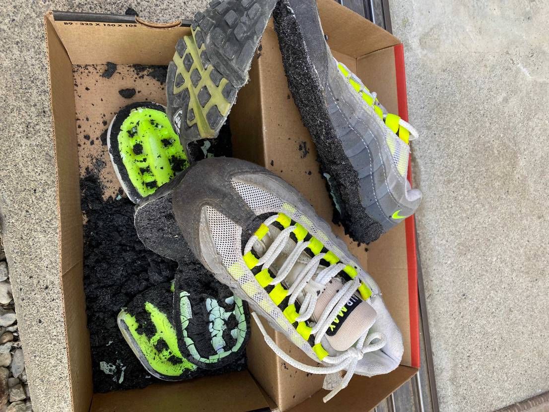 Air Max GS SC (BG)
倉庫の整理をしてたら、母親が昔履いていた