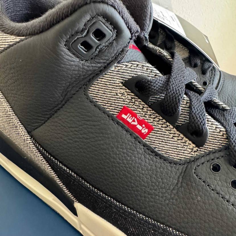 実物と写真イメージが全く違って、質感が最高に良い。ブラックの配色が格好良すぎる🥰