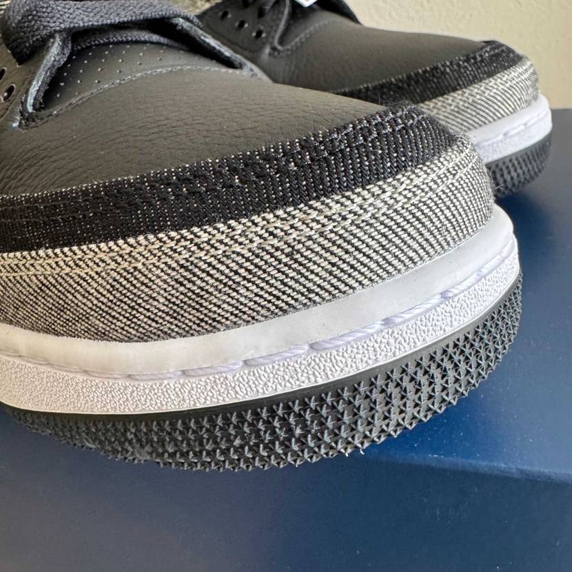 実物と写真イメージが全く違って、質感が最高に良い。ブラックの