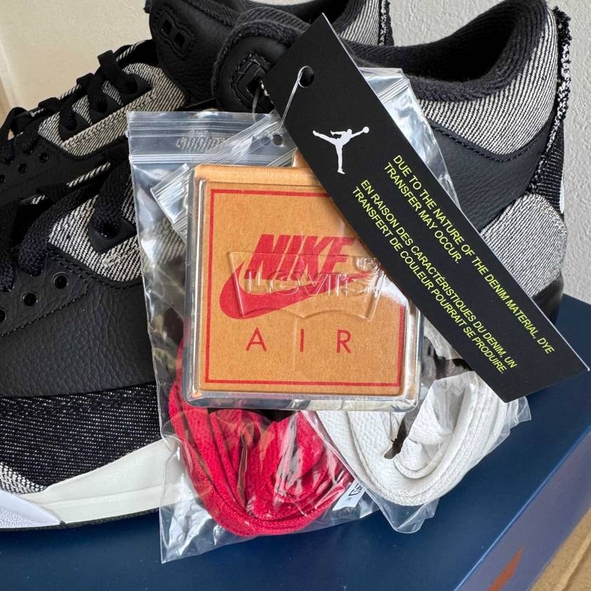 実物と写真イメージが全く違って、質感が最高に良い。ブラックの