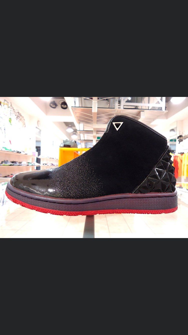 初めての投稿です。
こちらのモデル名がわかる方いらっしゃいますでしょうか？
