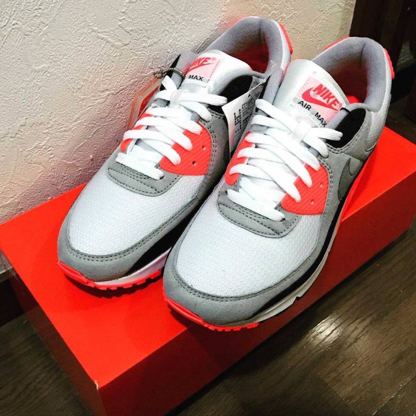SNKRDUNKで初めての購入。
やっぱりオリジナルデザインは素晴らしい。