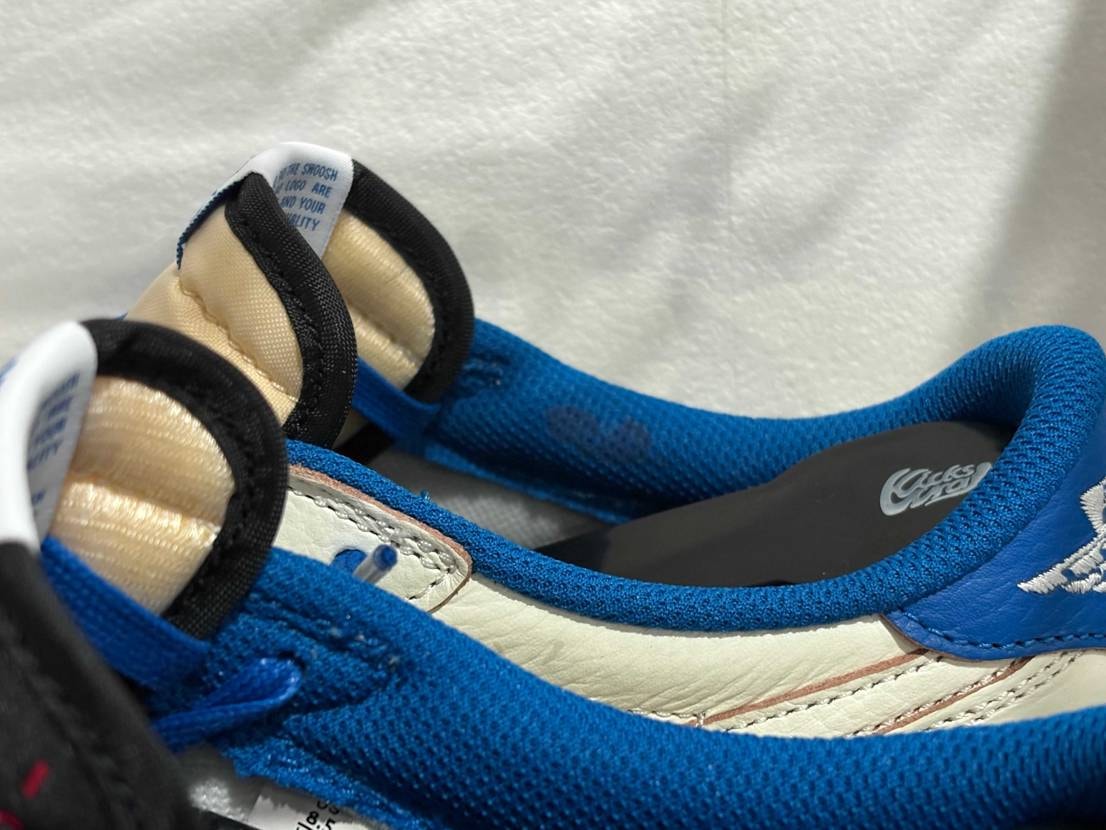 開けたら少しシミみたいなのが最初から付いてた…

ちょっとがっかりだけど履く