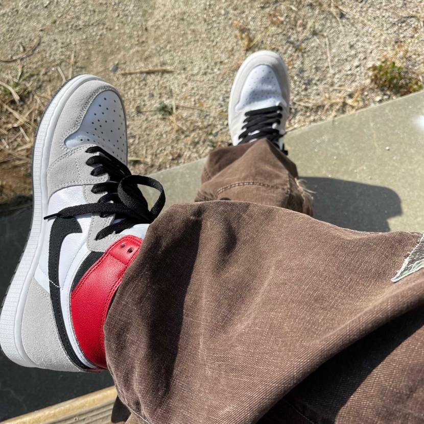 今日は赤い投稿ばかりなので、僕も乗っかって少しだけ赤を入れてみました👍
シカ