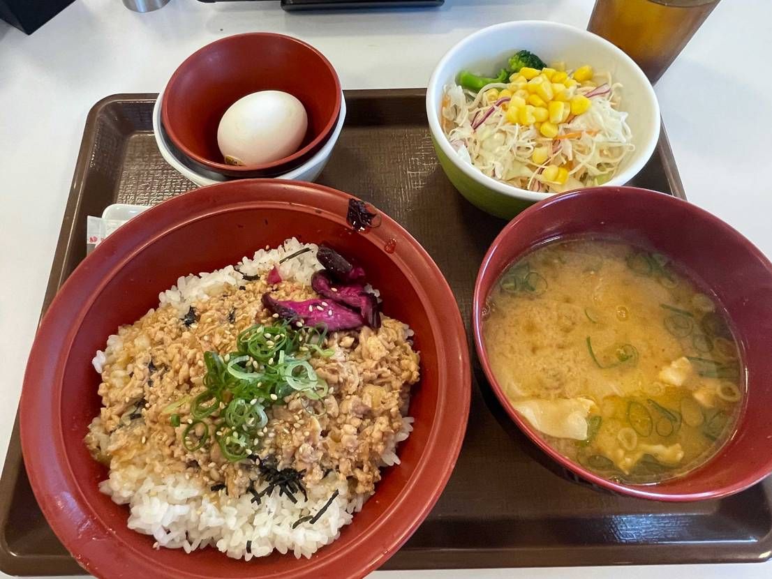 お盆出勤🦙
ぼちぼち春夏カラーのSBはしまって、秋っぽ