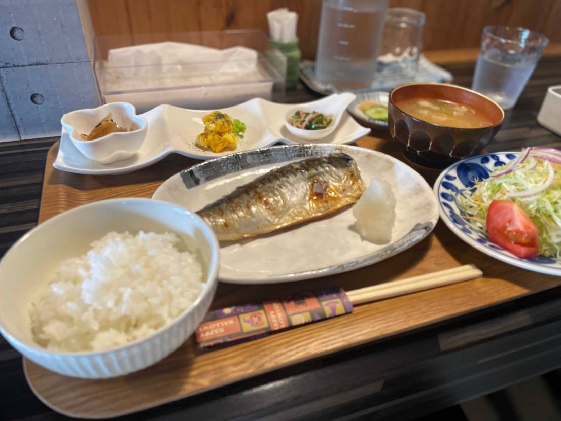 本日も秋晴れ🦙🍂

先日に引き続き、孤独のグルメをしてき