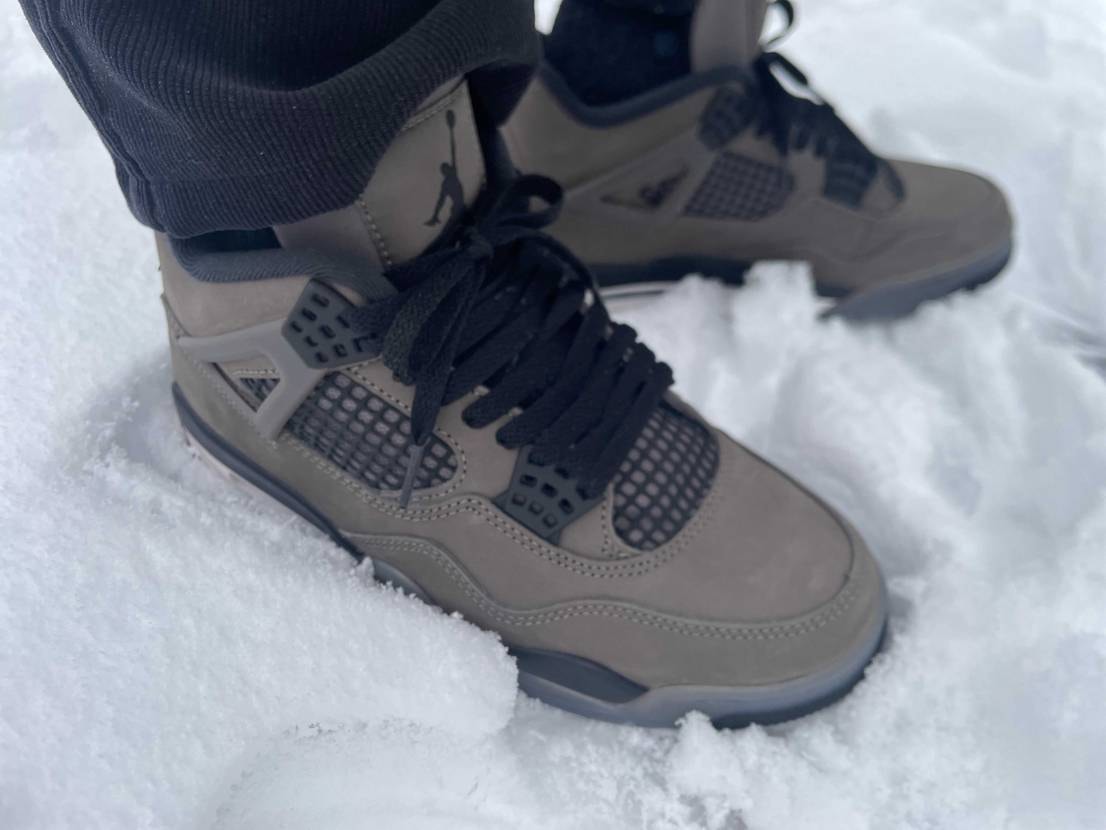 本日の朝…⛄️

まさかの雪😱タイヤ交換してなかったので、朝から急いで🛞交換