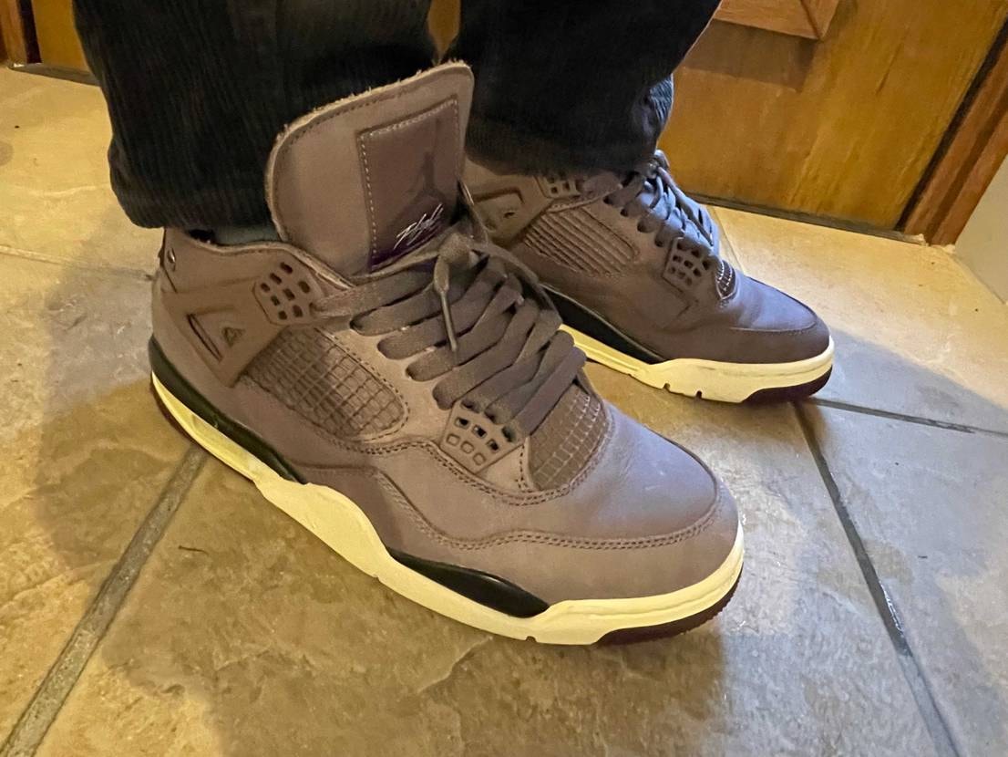 今日は次男のサッカー教室🦙

その前に…長男を迎えに行き、本日発売するお目当