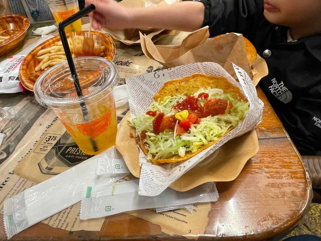 2日目🦙

昨日はアメリカンビレッジを探索してきましたー