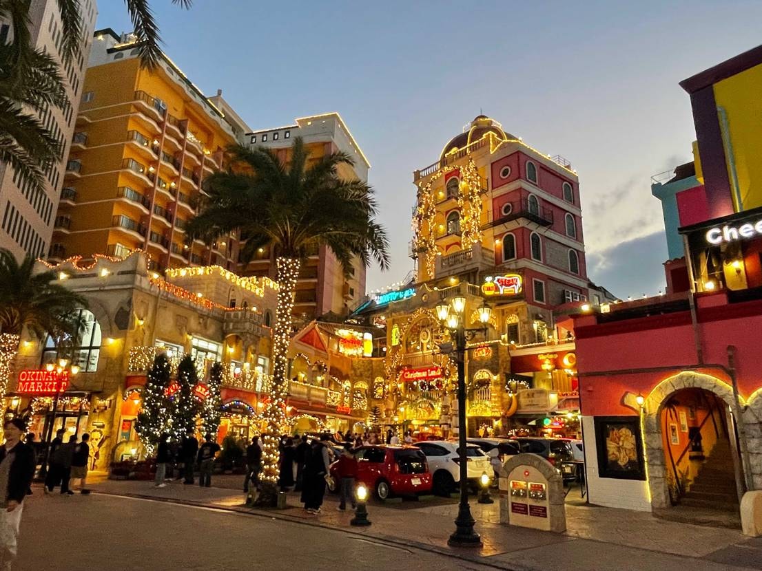 2日目🦙

昨日はアメリカンビレッジを探索してきましたー