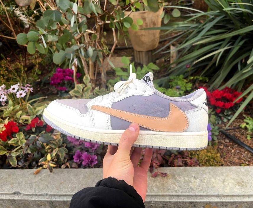 AIR JORDAN1 LOW “atmosphere grey”
Tra